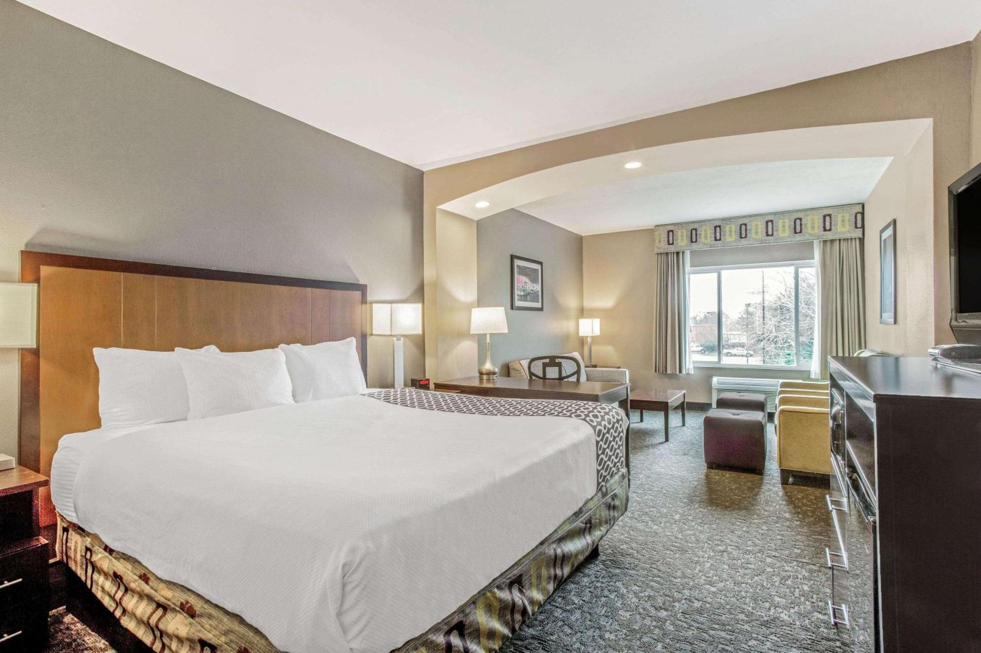 Deluxe King Room - Non-Smoking,1278213922:JPEG