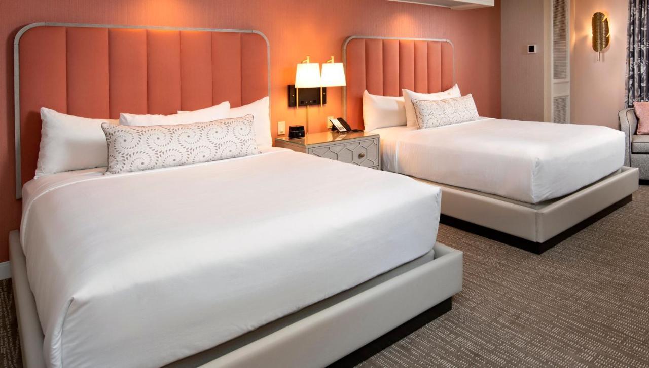Deluxe Queen Room,1323737956:JPEG